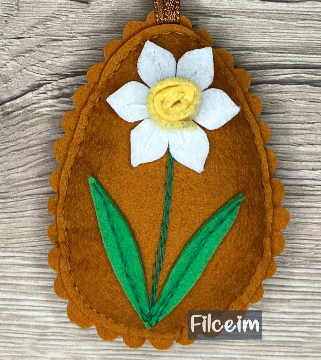 filc húsvéti tojás barna színű
