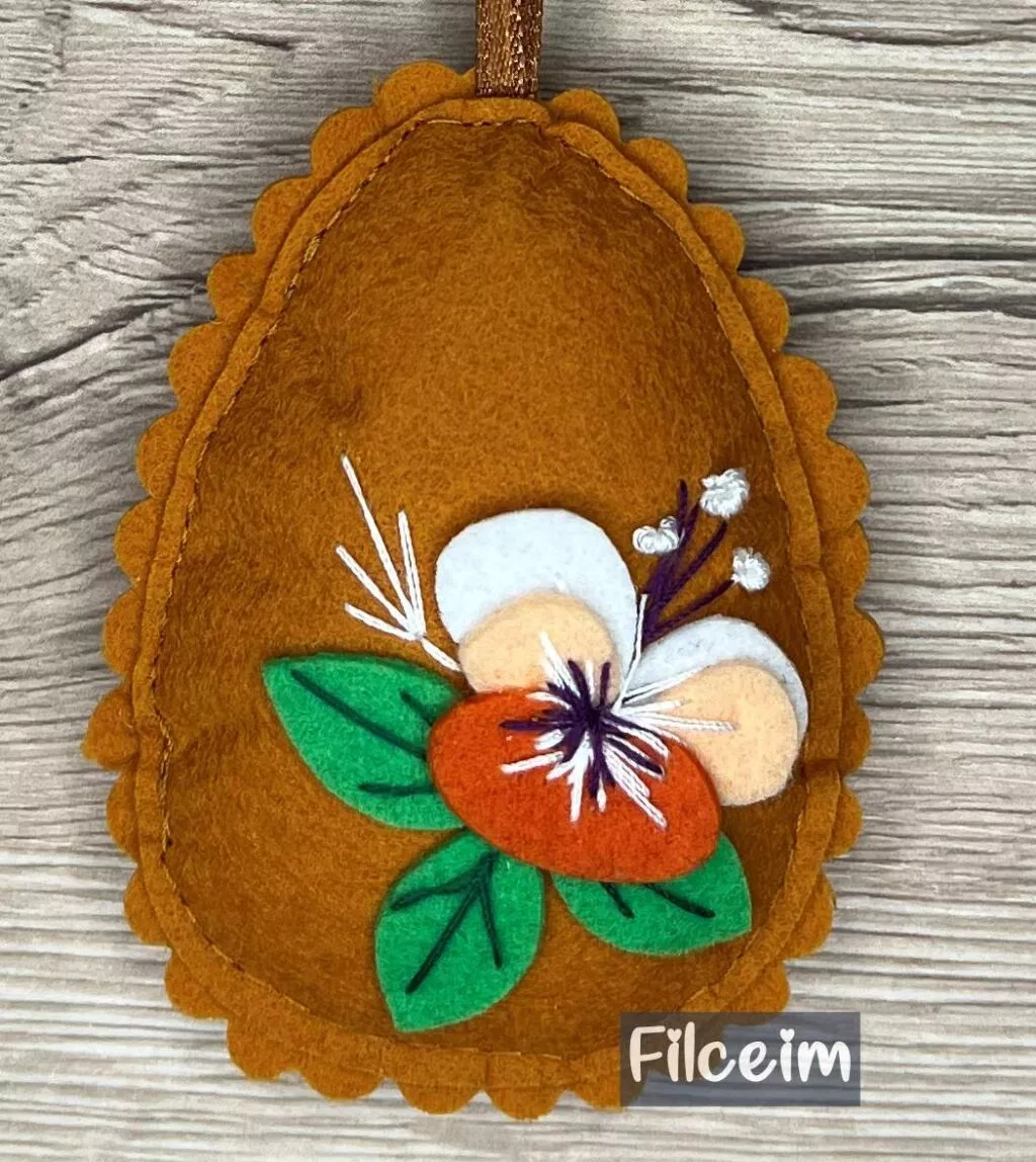 filc húsvéti tojás barna színű