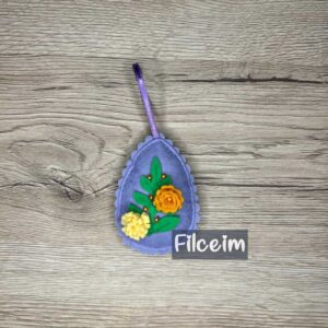 lila húsvéti tojás filcből