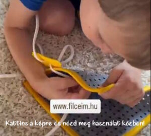 fűzős gombos játék