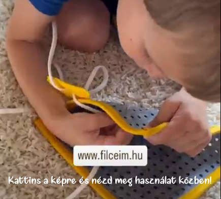 fűzős gombos játék