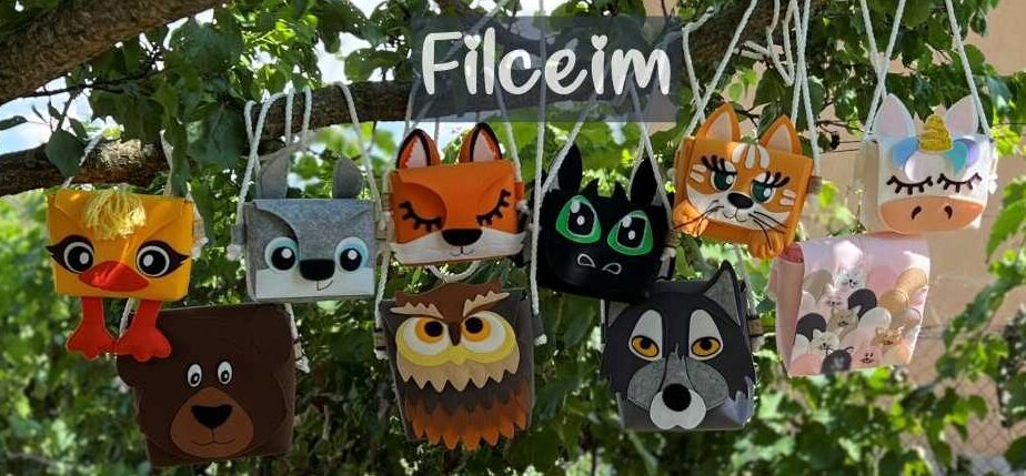 állatos filc táskák lógnak egy fáról