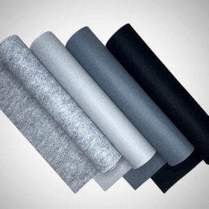 fekete és szürke filctekercsek, filclapok