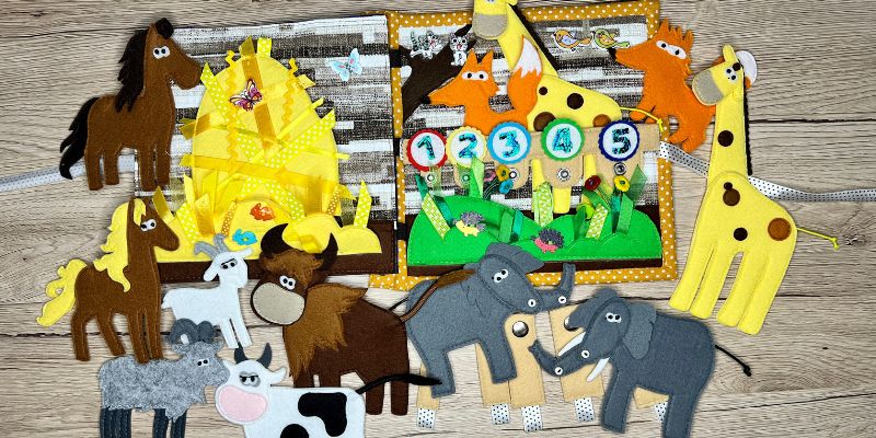 a csendes könyv oldal és a figurák koreai filclapok -ból készültek